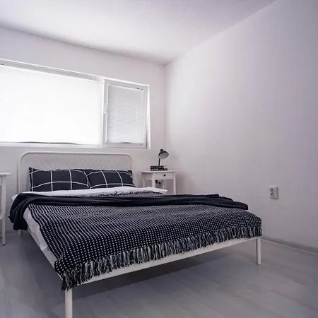 Apartment студио черно и бяло